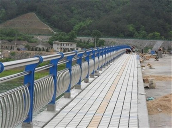 临高不锈钢桥梁护栏是一种什么材质的护栏