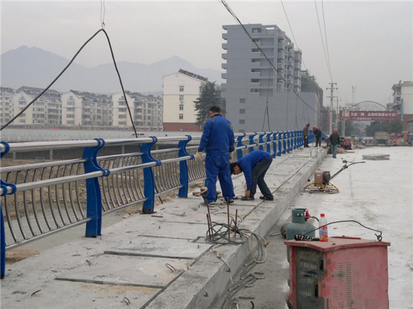 临高不锈钢复合管护栏常见问题及解决方案